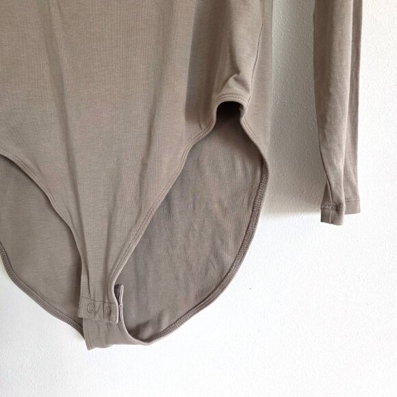 Old Navy Scoop Neck Bodysuit, Taupe Basic Long Sleeve T-Shirt, Casual Capsule - Picture 2 of 7